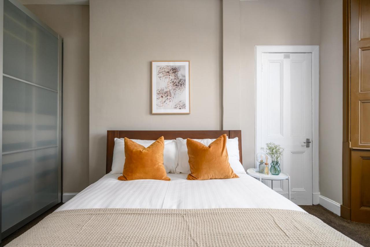The Holyrood Park Apartment เอดินบะระ ภายนอก รูปภาพ
